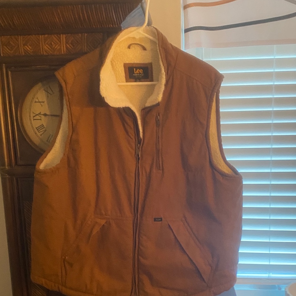 Lee Men's Tan Fleece-Lined Vest